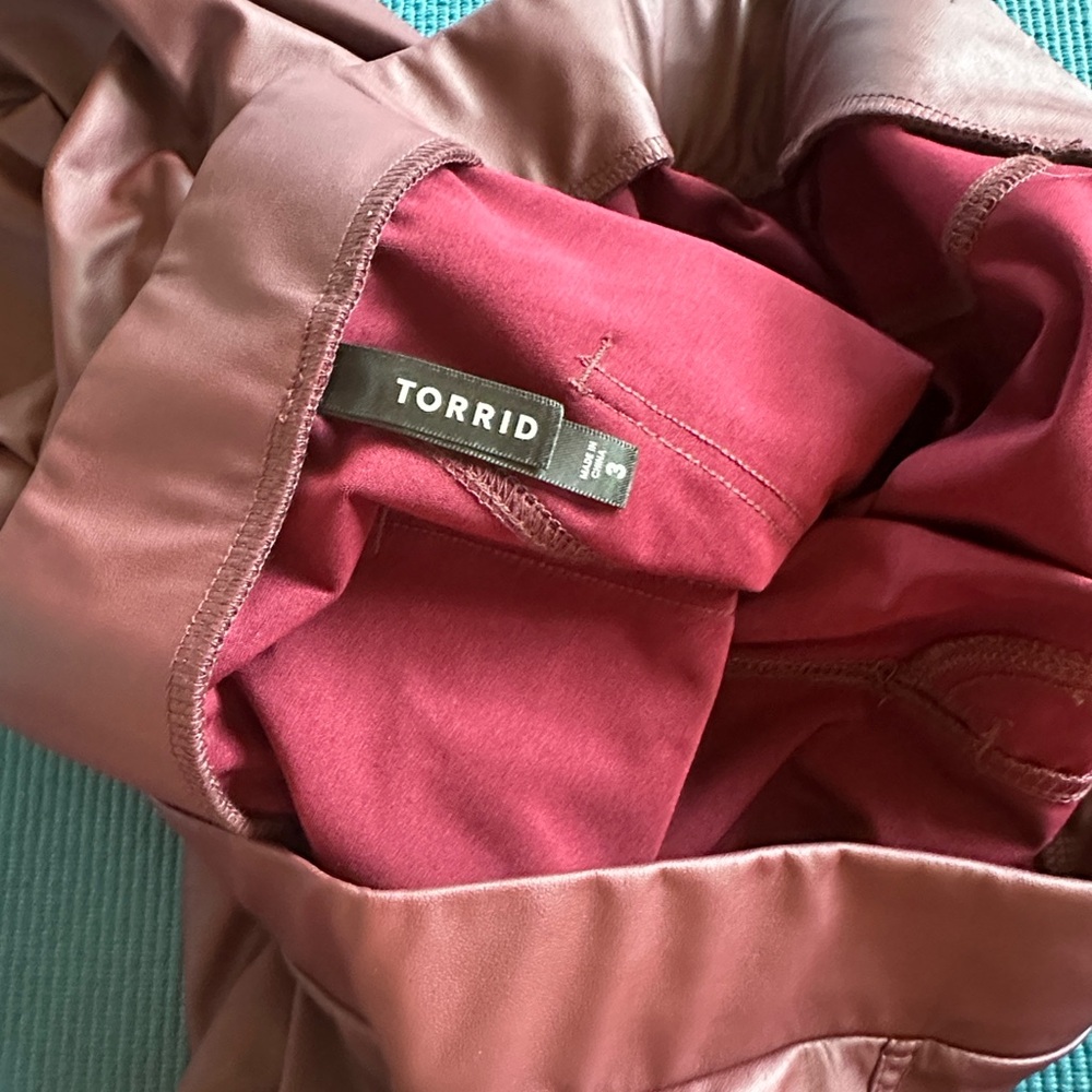 Torrid Faux Leather Maroon Oxblood Leggings Pockets 3X - Picture 8 of 9